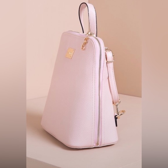 Travel in Chic Convertible Purse - Picture 4 of 8